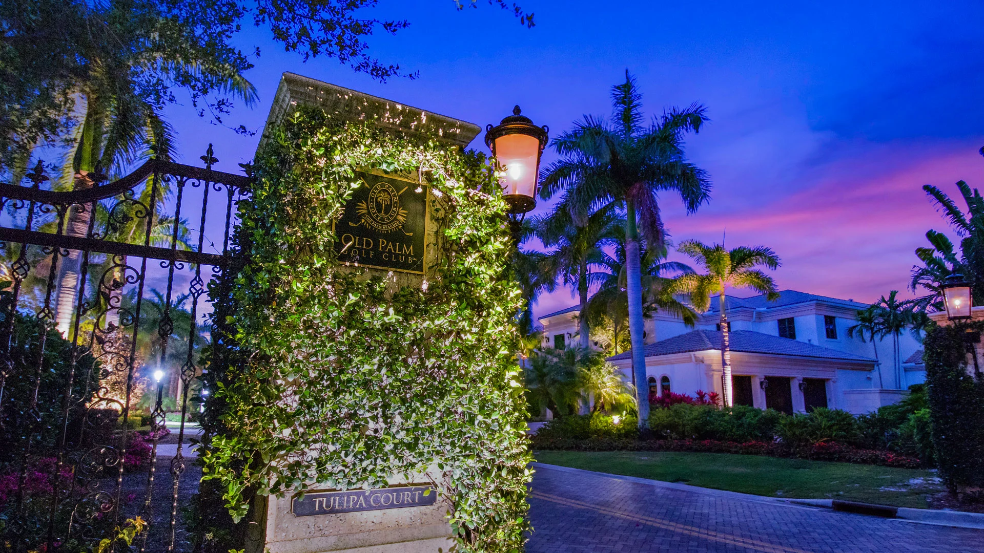 the sign at the entrance to Old Palm Golf Club in Palm Beach Gardens, FL